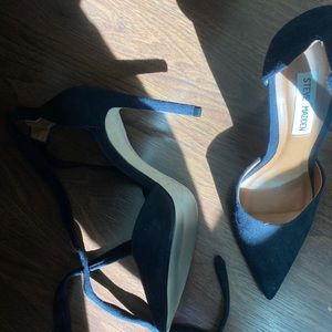 TRACIE BLACK SUEDE PUMP